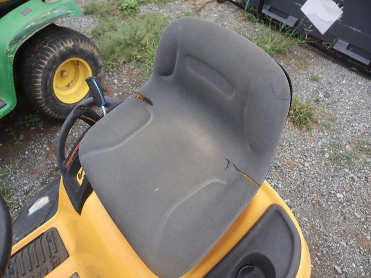 cub-cadet-lx1040-riding-mower-image-22