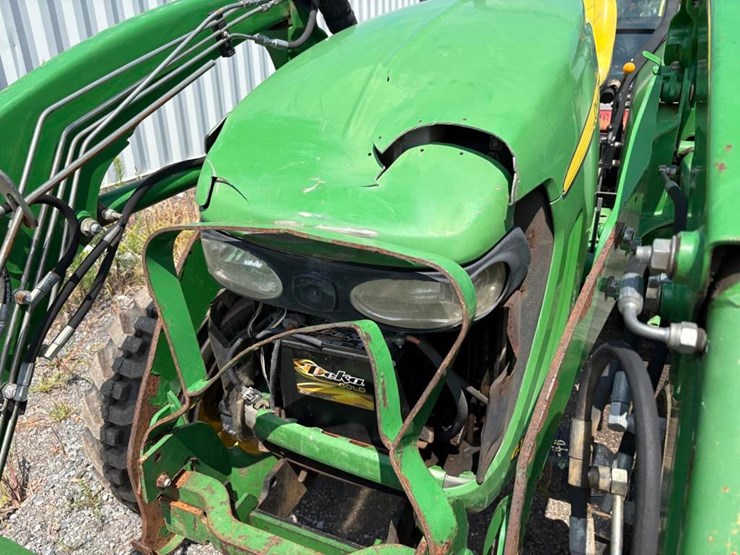 2015-john-deere-4105-image-4