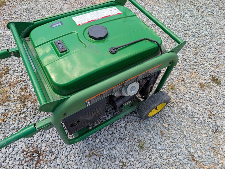 2013-john-deere-8-image-4