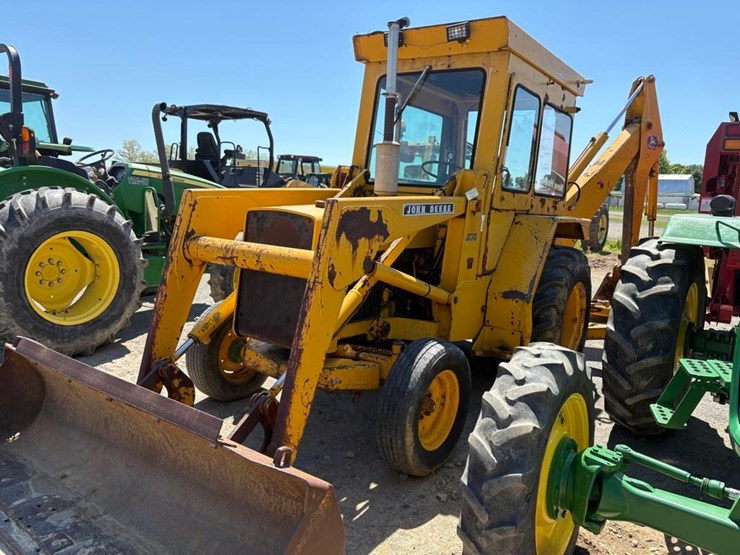 john-deere-310-image-1