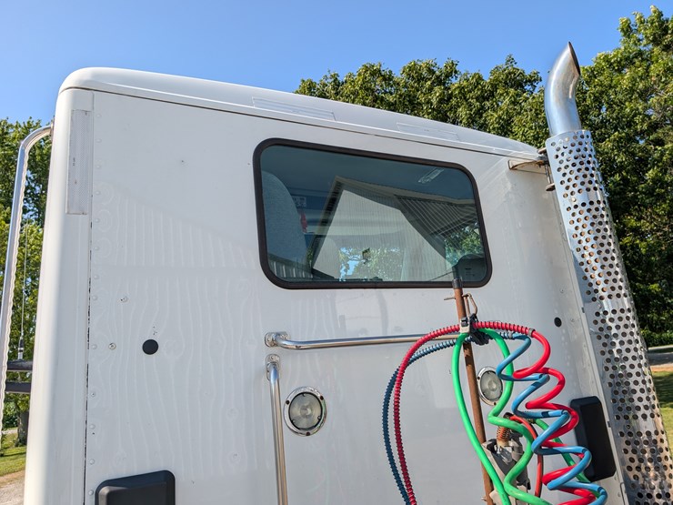 2018-kenworth-t680-image-19