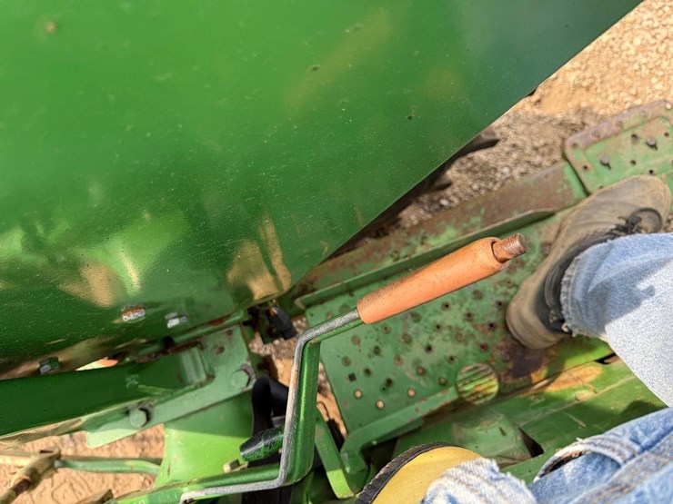 john-deere-2350-image-28