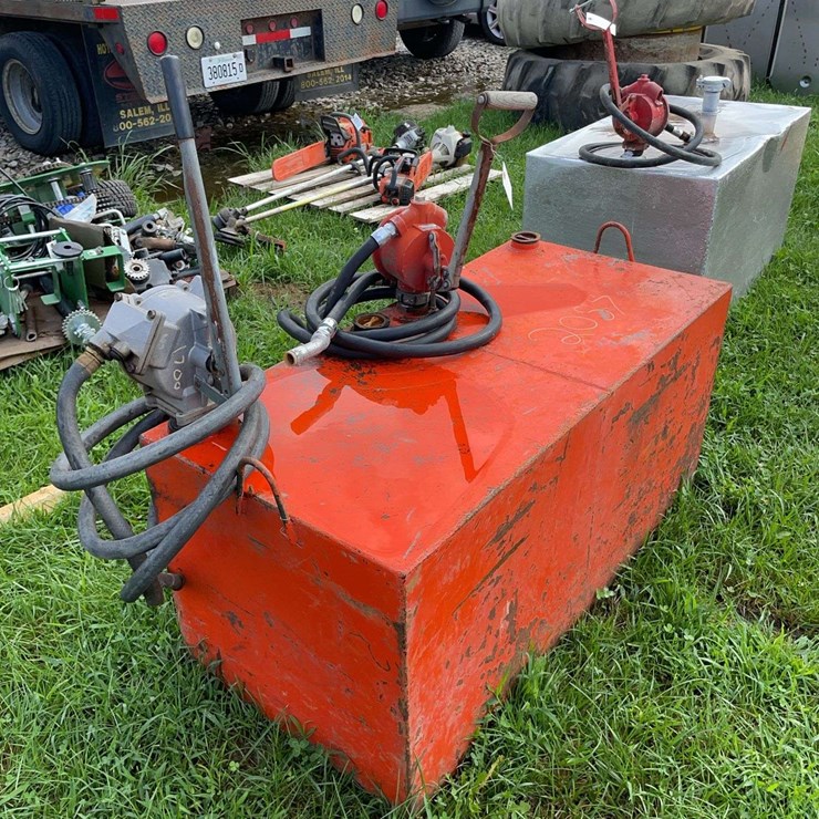 100 gallon fuel tank with 2 pumps