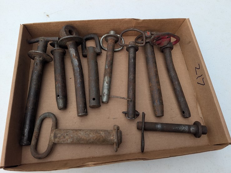 assortment-of-hitch-pins.-#217-image-1
