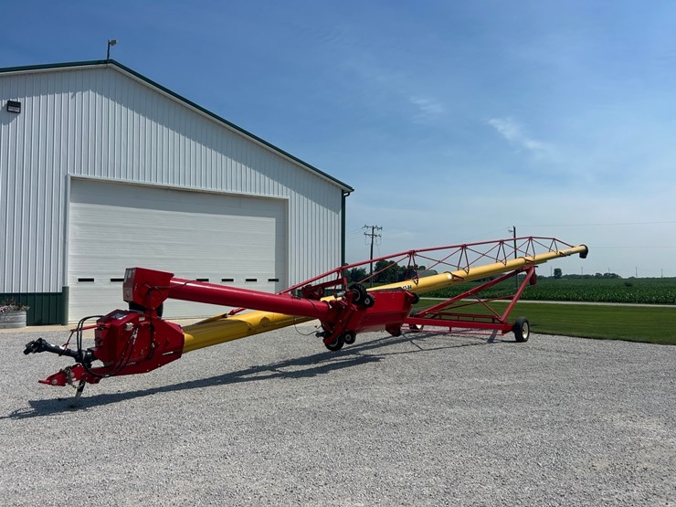 2022-westfield-mkx2-13-84-swing-away-auger-image-1