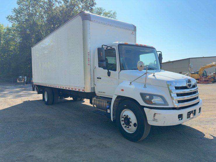 2019-hino-268-image-7