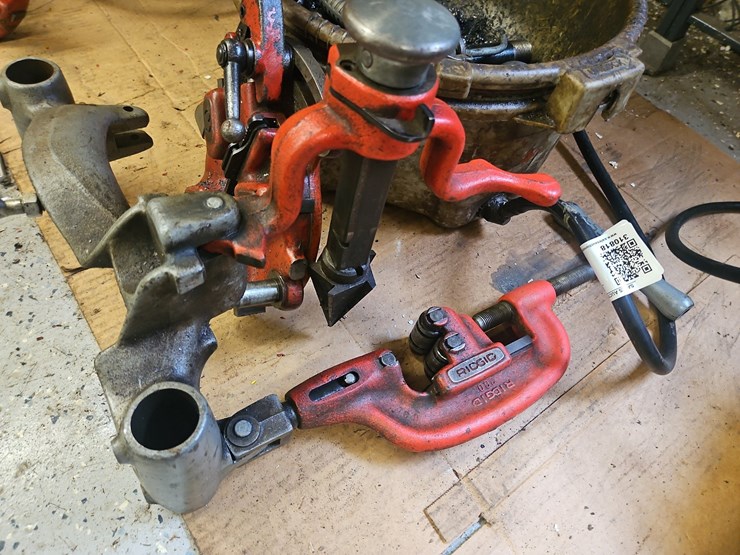 ridgid-pipe-threader-accessories-image-3