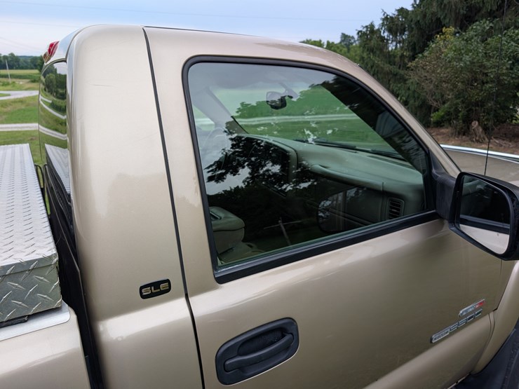 2004-gmc-3500-image-80