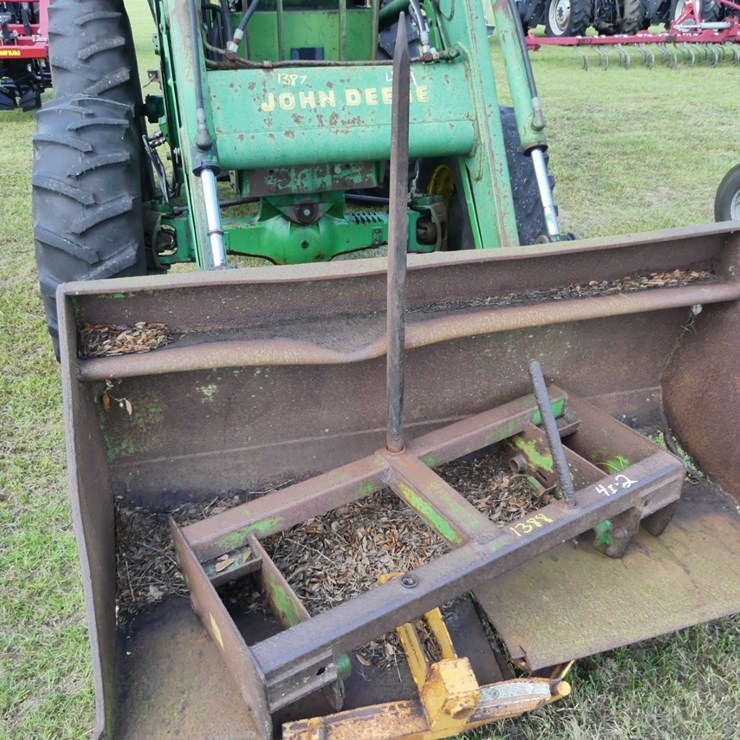 JOHN DEERE 700