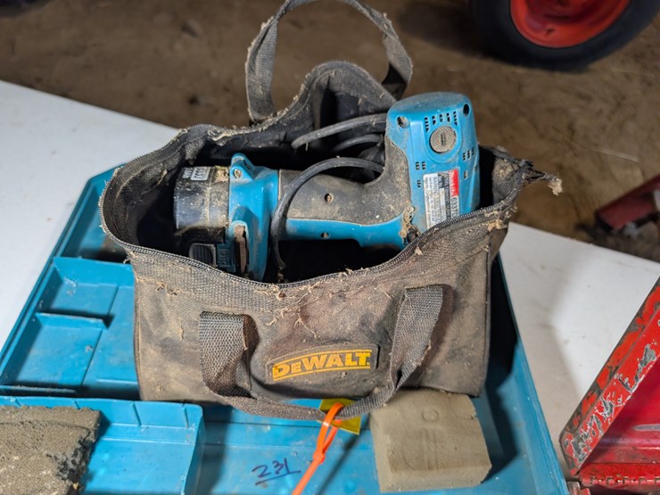 milwaukee-sawzall-and-dewalt-cordless-drill.-#231-image-8