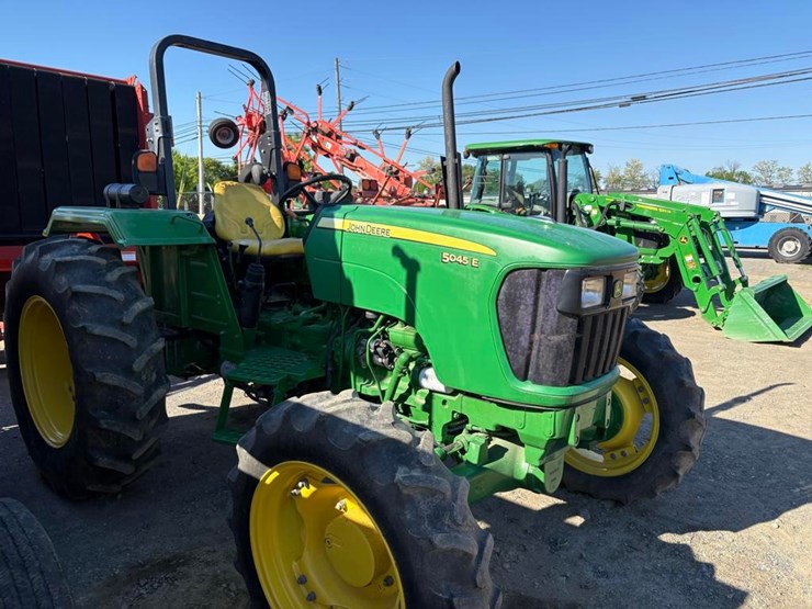 john-deere-5045e-image-1