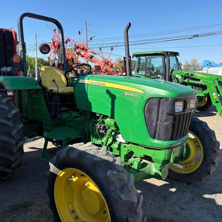 JOHN DEERE 5045E