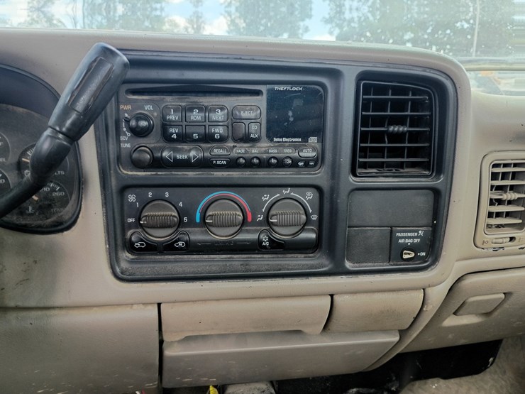 2001-chevrolet-silverado-3500-image-29
