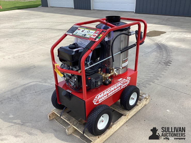 2026-magnum-4000-series-hot-water-pressure-washer-image-1