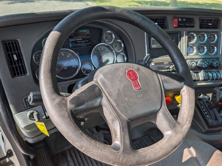 2018-kenworth-t680-image-78