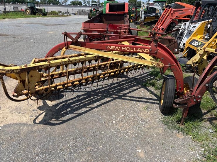 new-holland-260-image-1