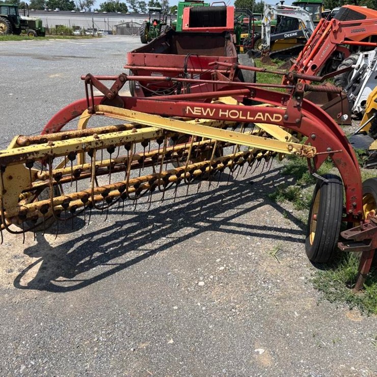 NEW HOLLAND 260
