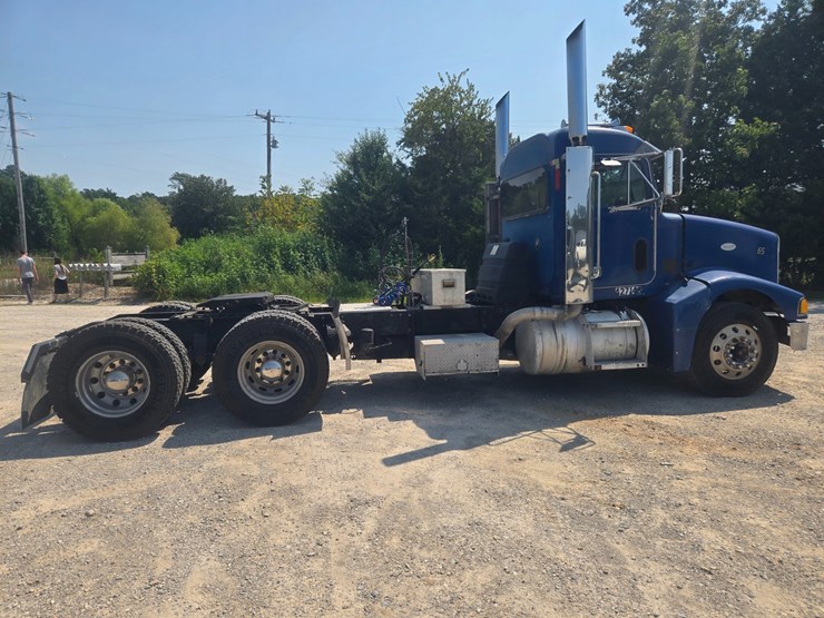 1999-peterbilt-385-image-18