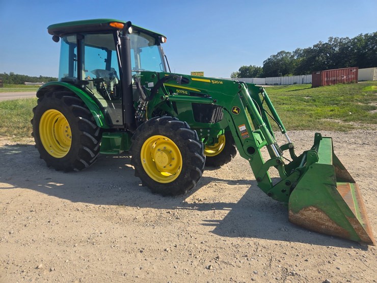 2024-john-deere-5075e-image-17