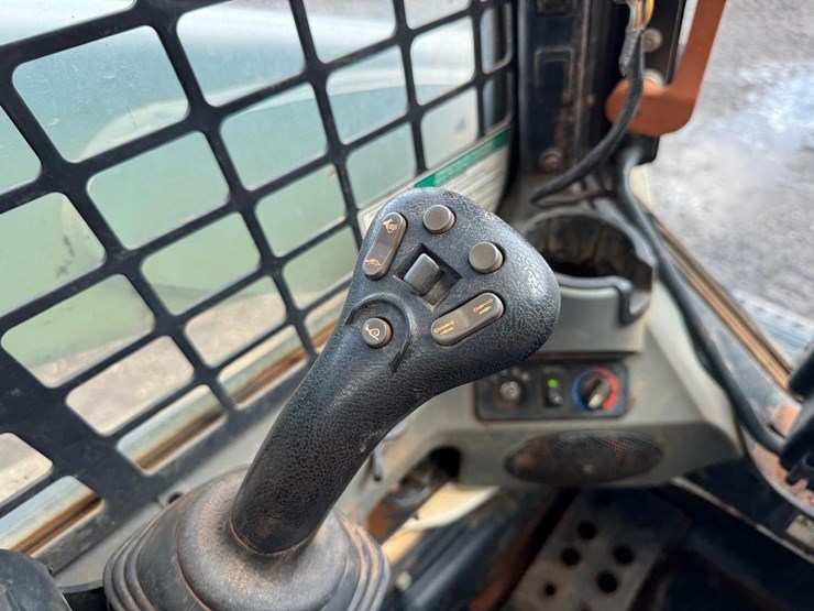 2020-bobcat-t770-image-28