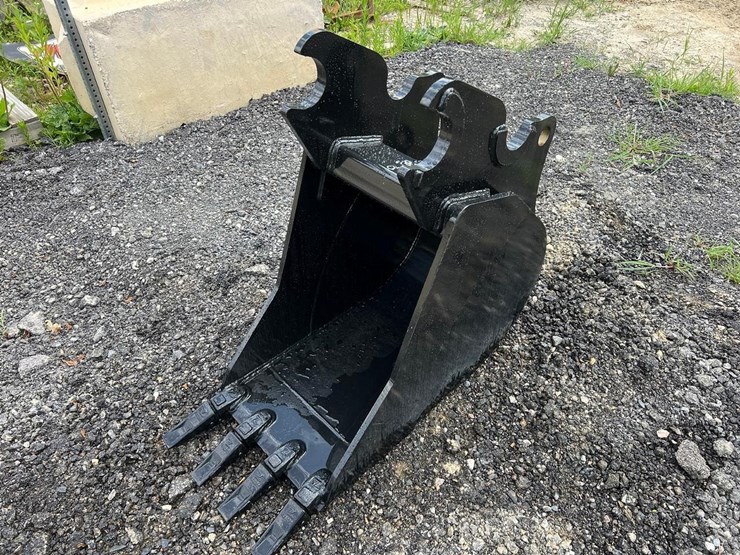 18”-quick-attach-excavator-bucket-for-kx80-image-1