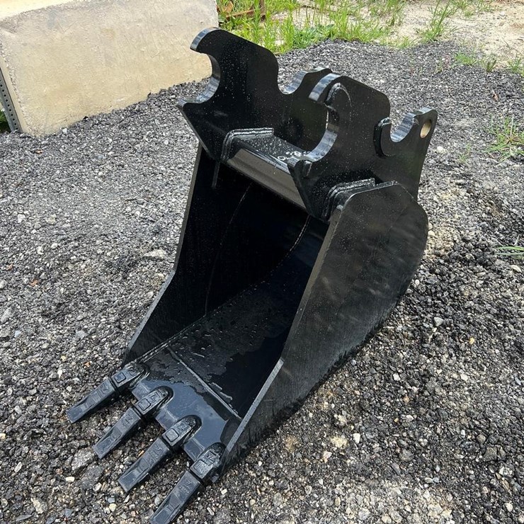18” Quick Attach Excavator Bucket For KX80