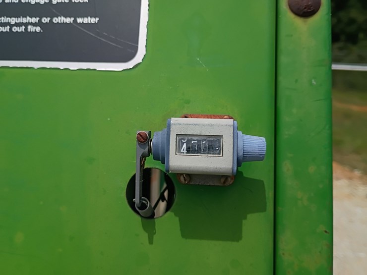 john-deere-335-image-21