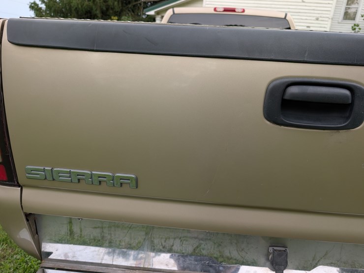 2004-gmc-3500-image-53