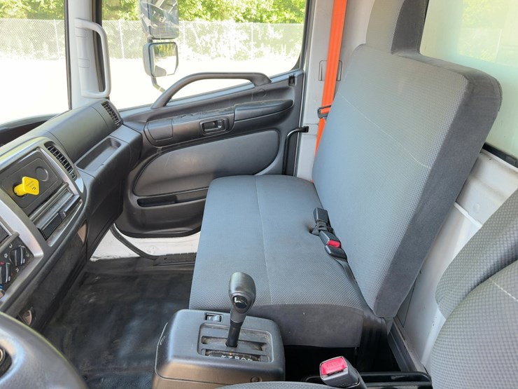 2019-hino-268-image-20