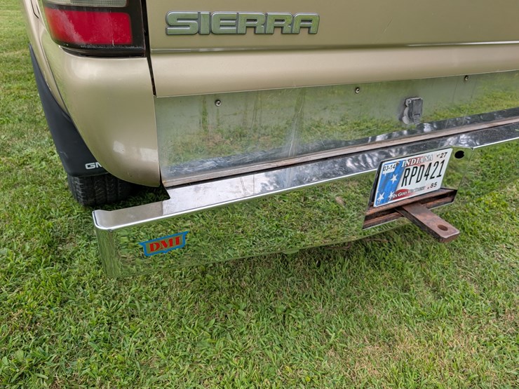 2004-gmc-3500-image-49