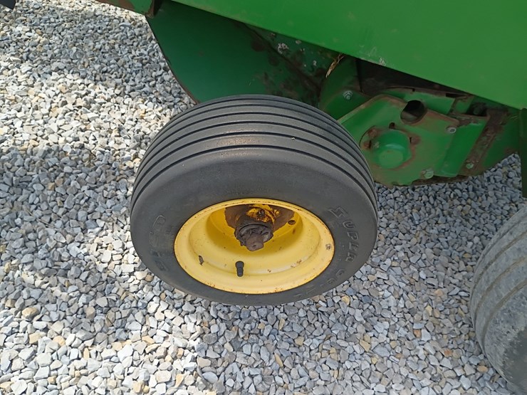 john-deere-335-image-41