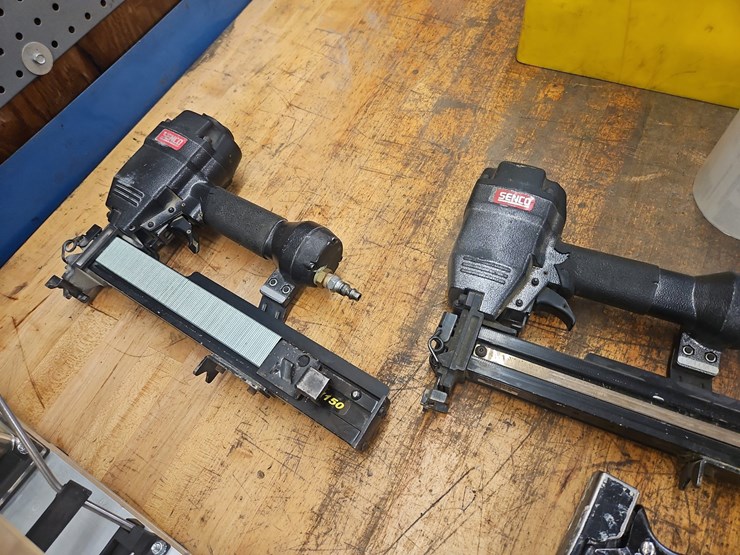 quantity-of-assorted-staple-guns-and-staples-image-3