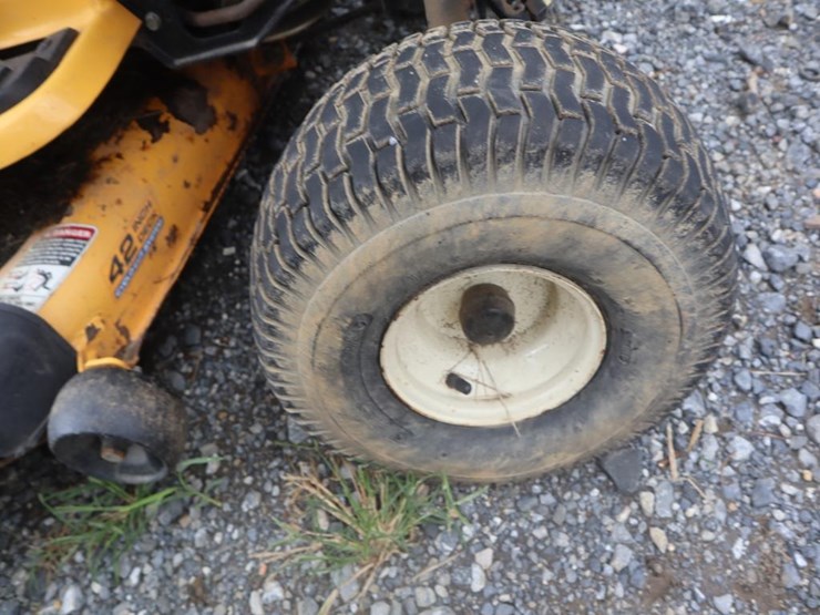 cub-cadet-lx1040-riding-mower-image-10