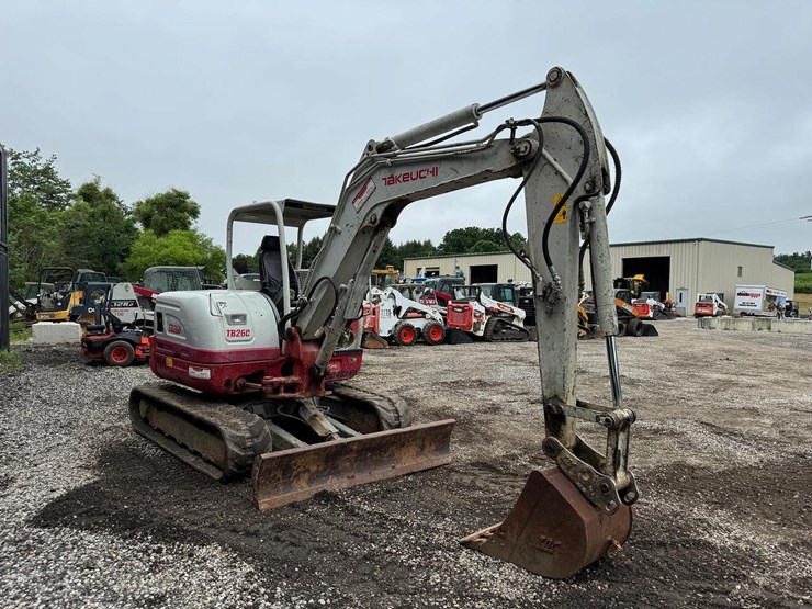 2016-takeuchi-tb260-image-8