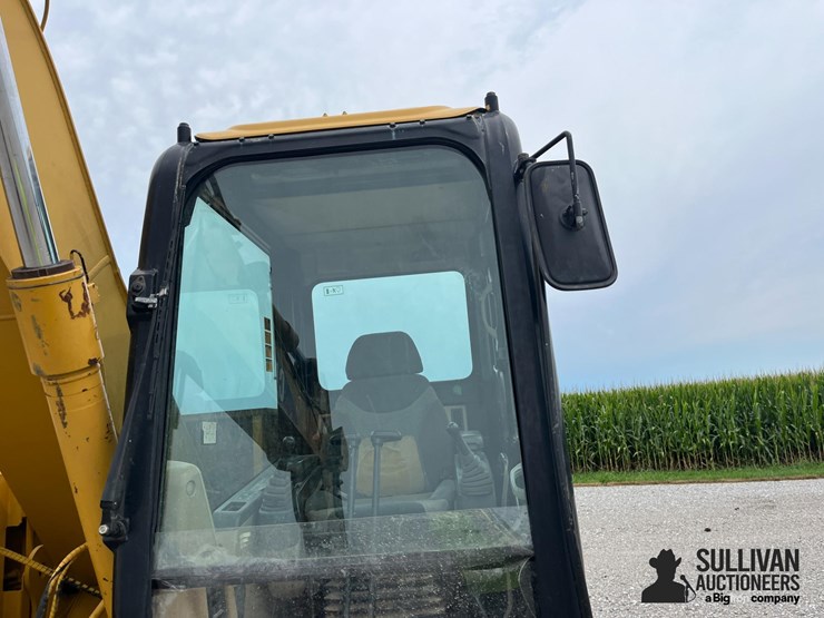 2004-caterpillar-311c-u-image-11