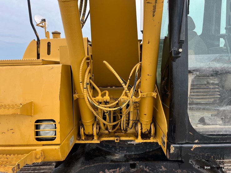 2004-caterpillar-311c-u-image-12