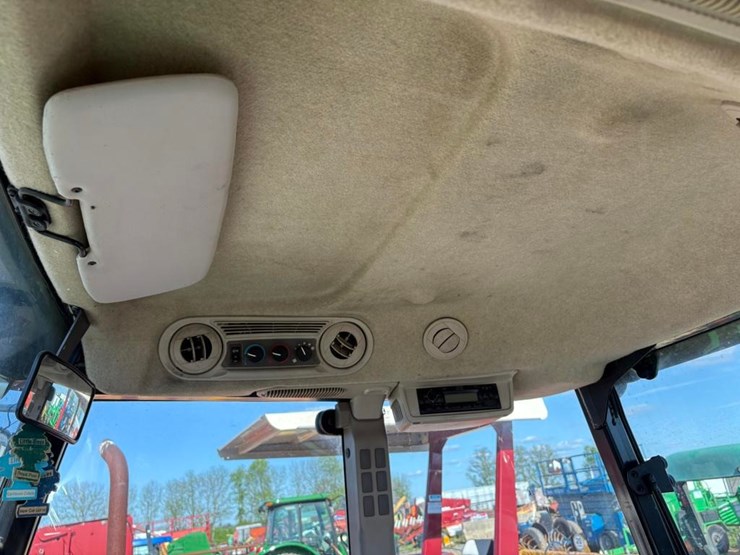 2020-john-deere-6105e-image-17