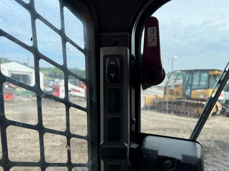 caterpillar-265-image-30