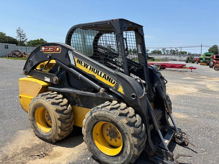 new-holland-l230-image-7