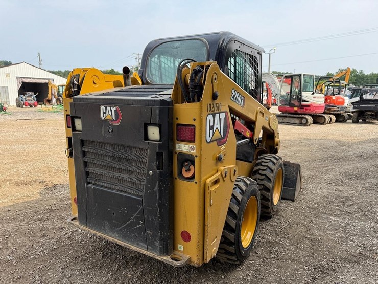 2023-caterpillar-226d-image-4