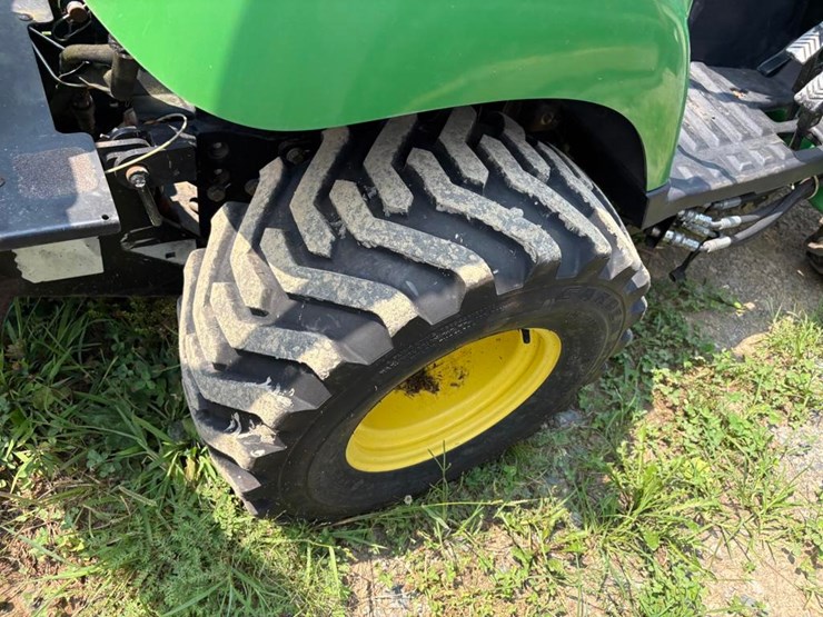 john-deere-2305-image-16