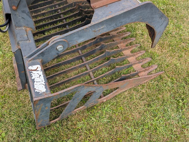 stout-72”-skid-steer-mount-grapple-image-19