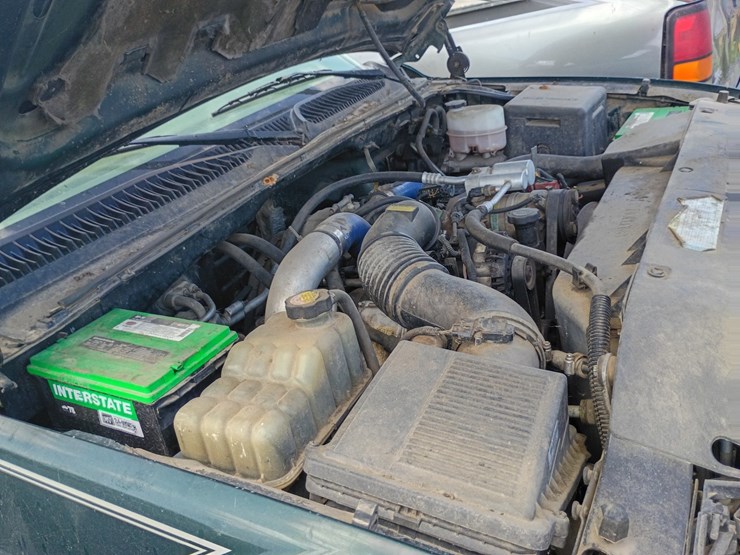 2001-chevrolet-silverado-3500-image-11