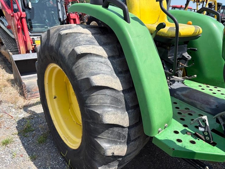 2015-john-deere-4105-image-10