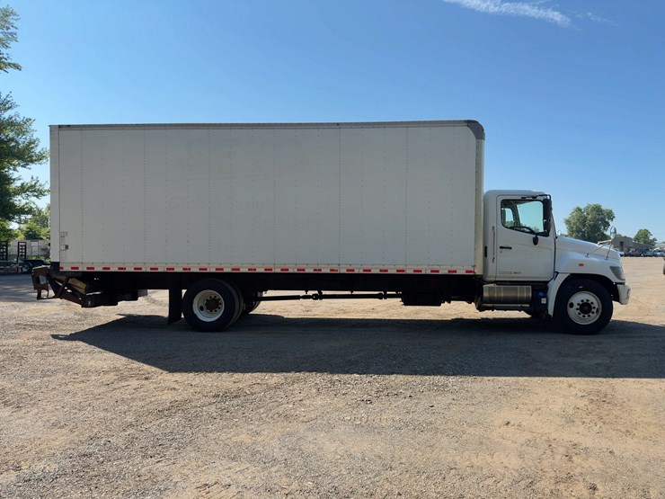 2019-hino-268-image-6