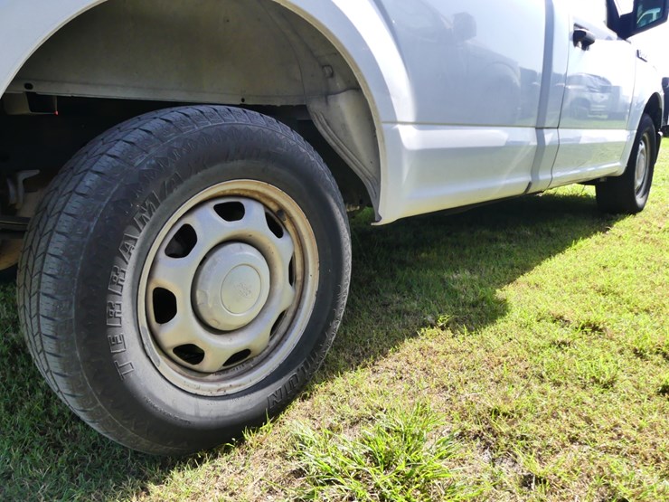 2016-ford-f150-xl-image-7