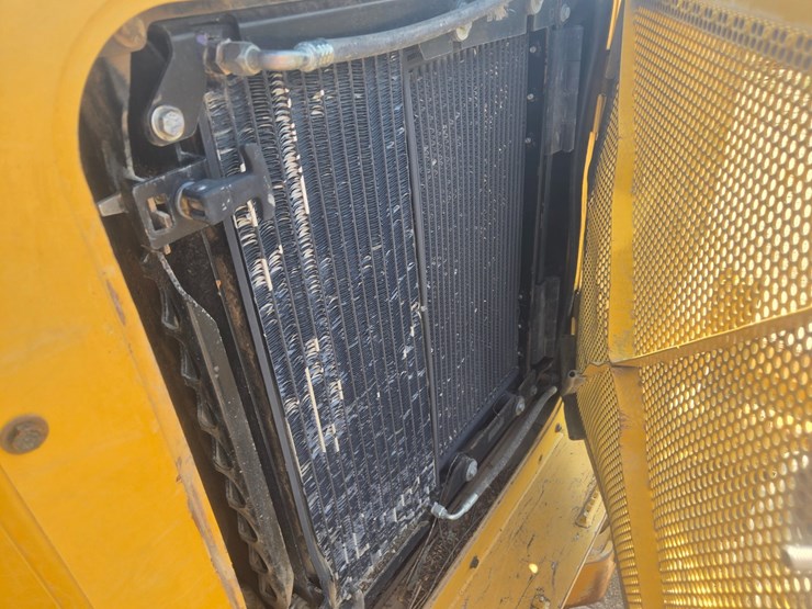 2015-caterpillar-525d-image-19
