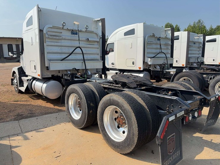 2022-kenworth-t680-image-3