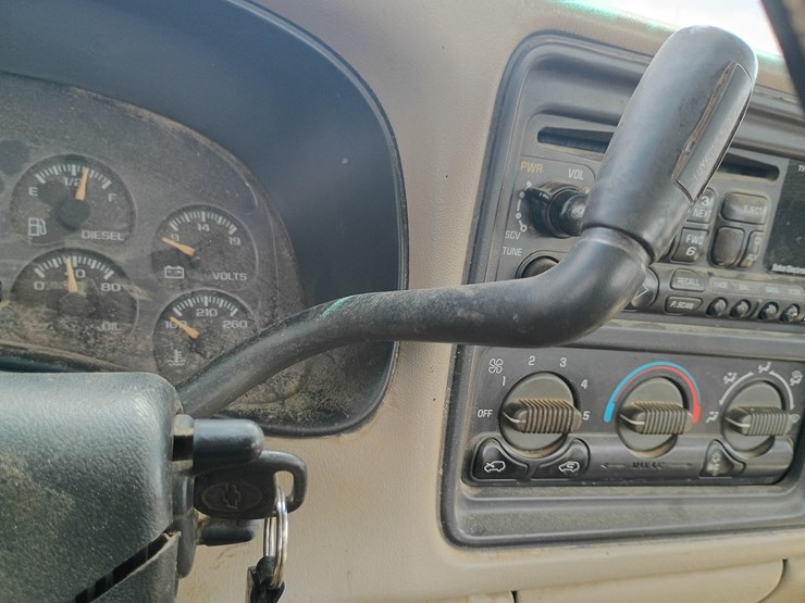 2001-chevrolet-silverado-3500-image-36