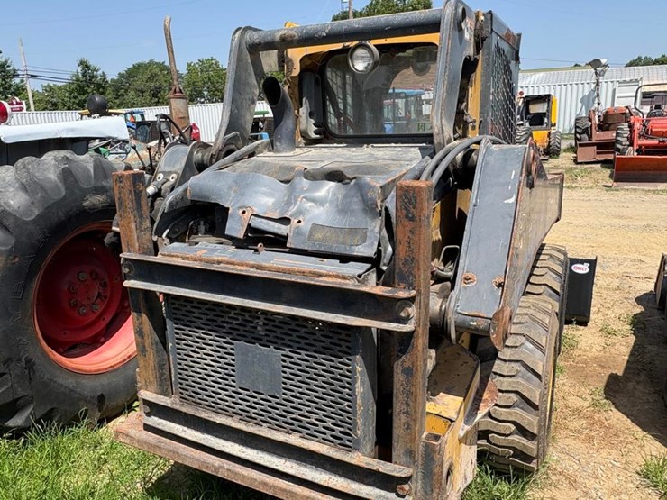 2018-deere-320g-image-17